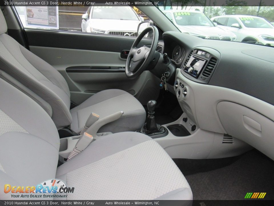 2010 Hyundai Accent GS 3 Door Nordic White / Gray Photo #10