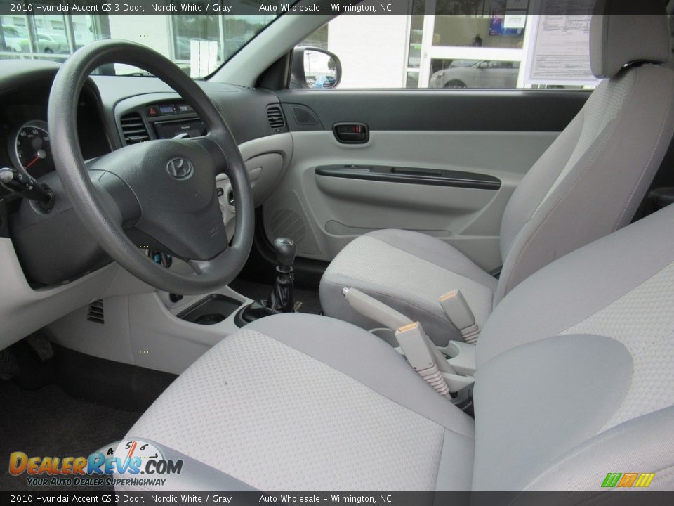 2010 Hyundai Accent GS 3 Door Nordic White / Gray Photo #12