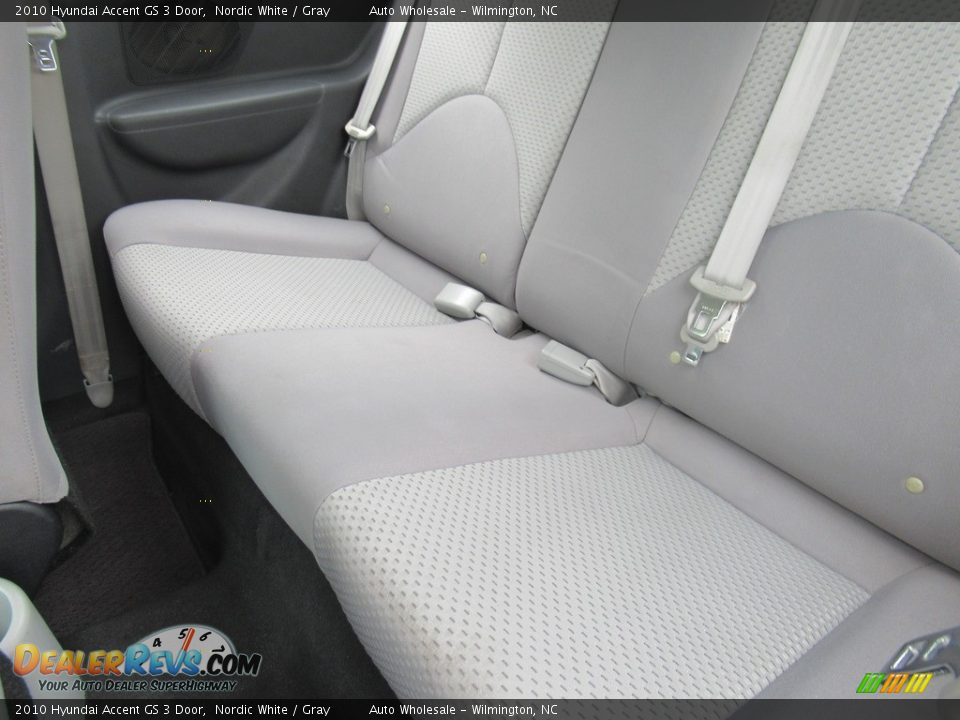 2010 Hyundai Accent GS 3 Door Nordic White / Gray Photo #13