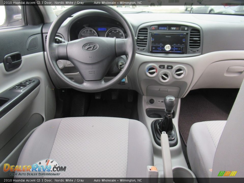 2010 Hyundai Accent GS 3 Door Nordic White / Gray Photo #14