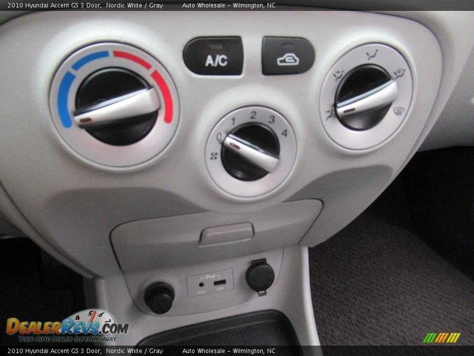 2010 Hyundai Accent GS 3 Door Nordic White / Gray Photo #17