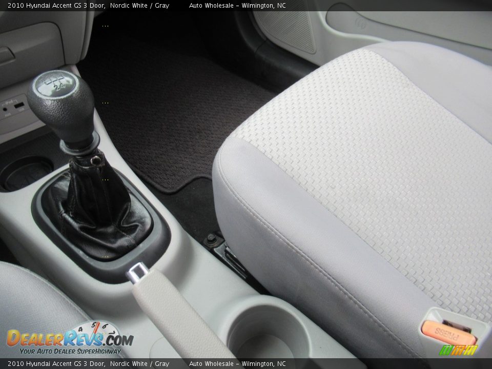 2010 Hyundai Accent GS 3 Door Nordic White / Gray Photo #18