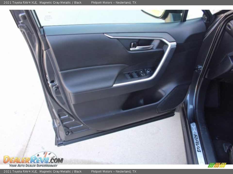 2021 Toyota RAV4 XLE Magnetic Gray Metallic / Black Photo #8
