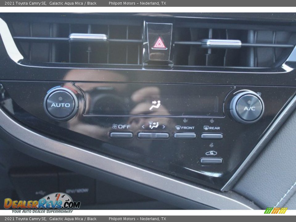 2021 Toyota Camry SE Galactic Aqua Mica / Black Photo #16