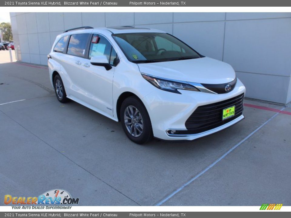 2021 Toyota Sienna XLE Hybrid Blizzard White Pearl / Chateau Photo #2