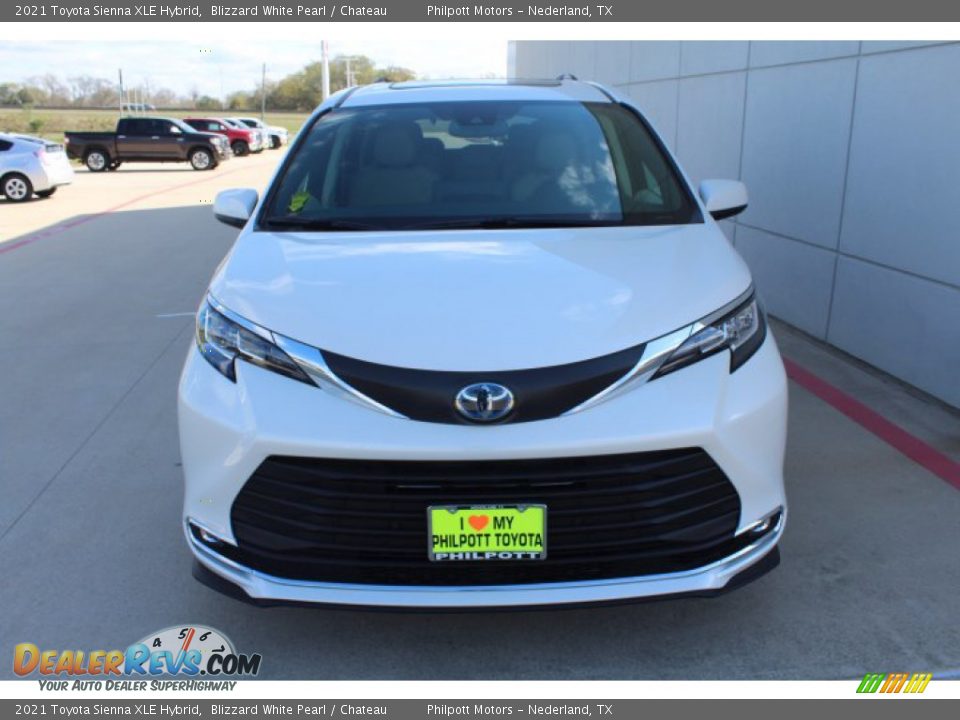 2021 Toyota Sienna XLE Hybrid Blizzard White Pearl / Chateau Photo #3