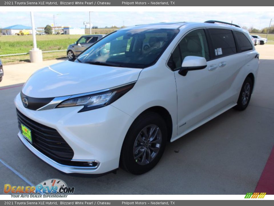 2021 Toyota Sienna XLE Hybrid Blizzard White Pearl / Chateau Photo #4