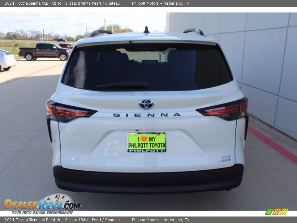 2021 Toyota Sienna XLE Hybrid Blizzard White Pearl / Chateau Photo #7
