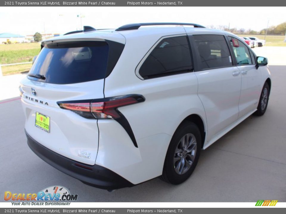 2021 Toyota Sienna XLE Hybrid Blizzard White Pearl / Chateau Photo #8