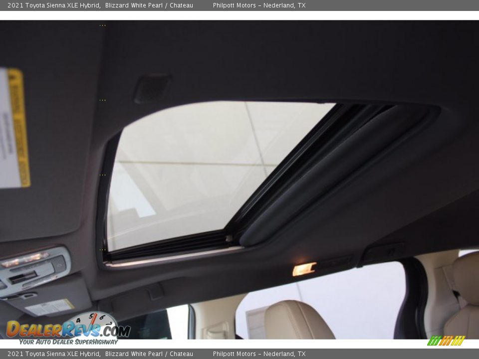 2021 Toyota Sienna XLE Hybrid Blizzard White Pearl / Chateau Photo #19