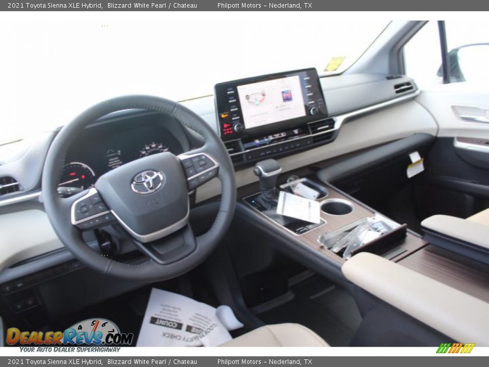 2021 Toyota Sienna XLE Hybrid Blizzard White Pearl / Chateau Photo #21