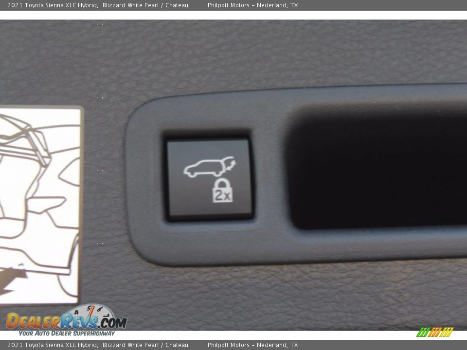 2021 Toyota Sienna XLE Hybrid Blizzard White Pearl / Chateau Photo #25