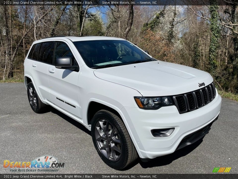 Front 3/4 View of 2021 Jeep Grand Cherokee Limited 4x4 Photo #4