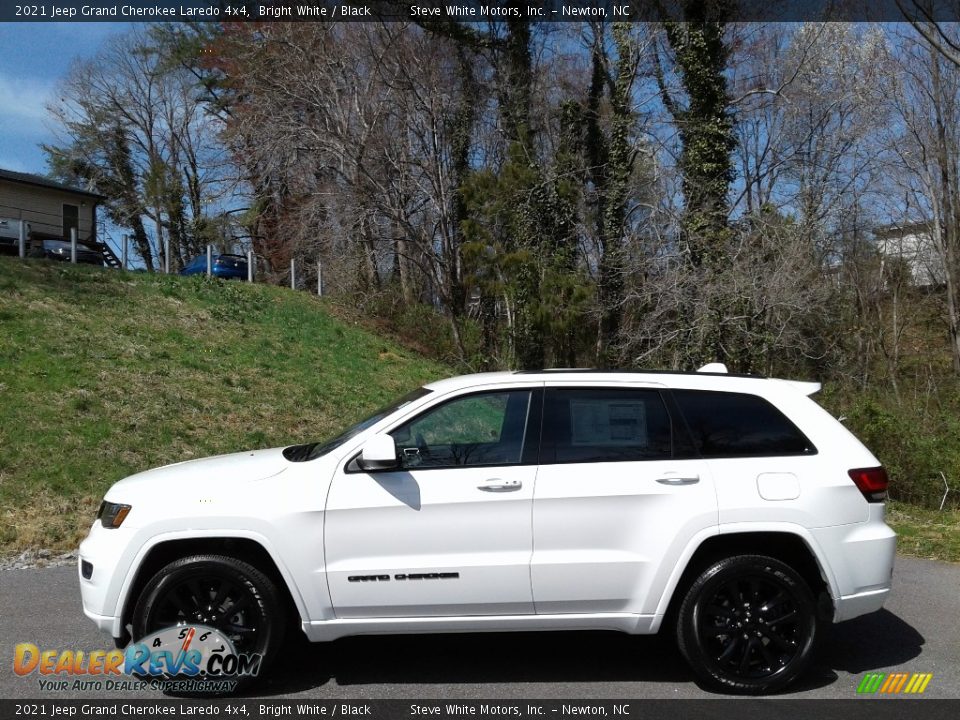 2021 Jeep Grand Cherokee Laredo 4x4 Bright White / Black Photo #1