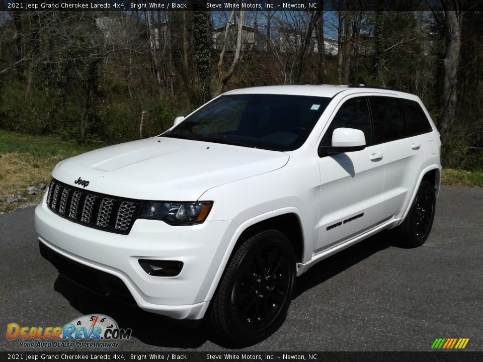 2021 Jeep Grand Cherokee Laredo 4x4 Bright White / Black Photo #2