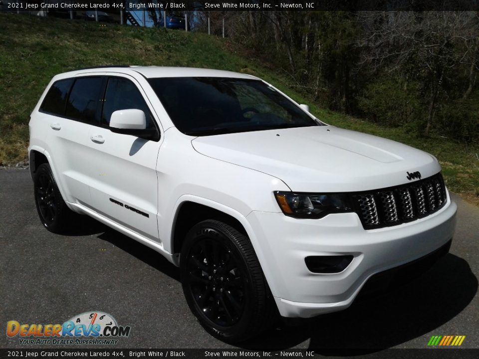 2021 Jeep Grand Cherokee Laredo 4x4 Bright White / Black Photo #4