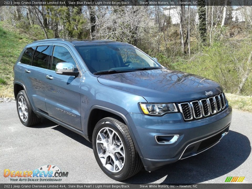 Front 3/4 View of 2021 Jeep Grand Cherokee Limited 4x4 Photo #4