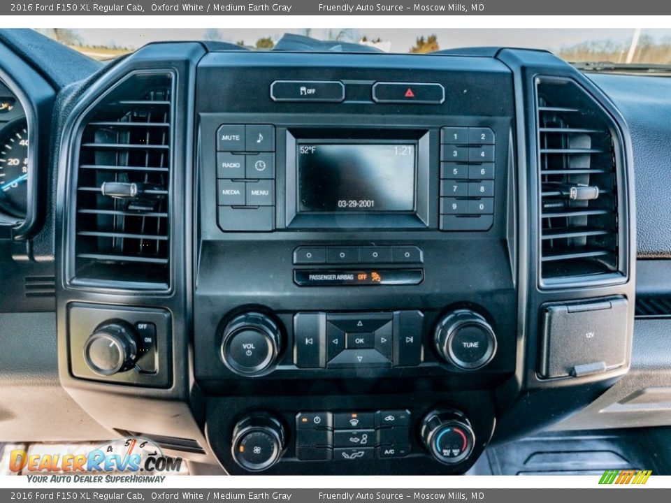 Controls of 2016 Ford F150 XL Regular Cab Photo #30