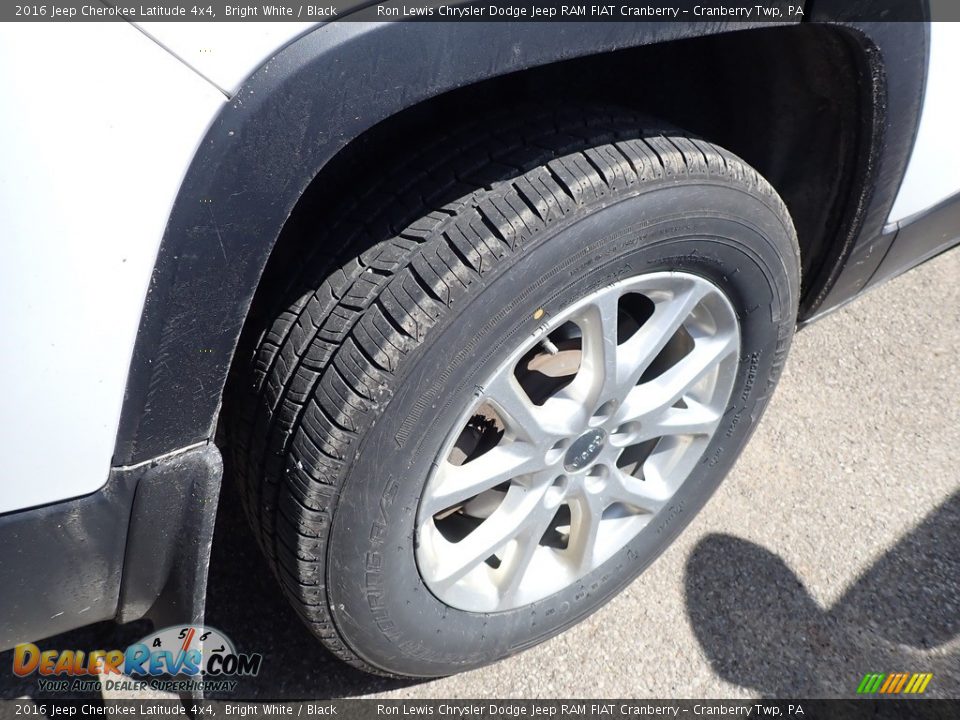 2016 Jeep Cherokee Latitude 4x4 Bright White / Black Photo #5