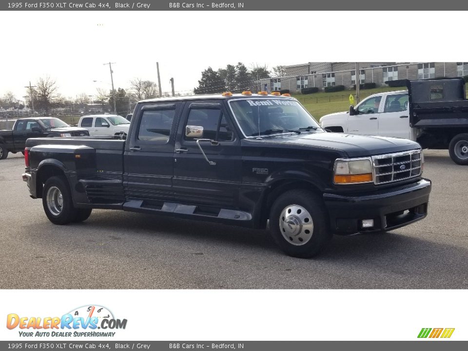 Front 3/4 View of 1995 Ford F350 XLT Crew Cab 4x4 Photo #6