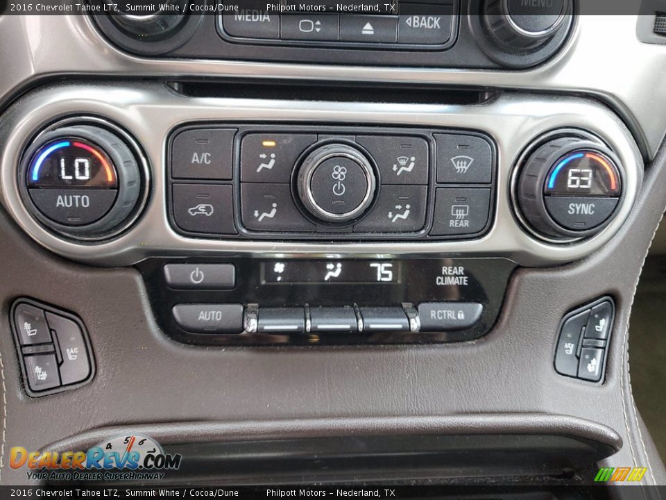 Controls of 2016 Chevrolet Tahoe LTZ Photo #28