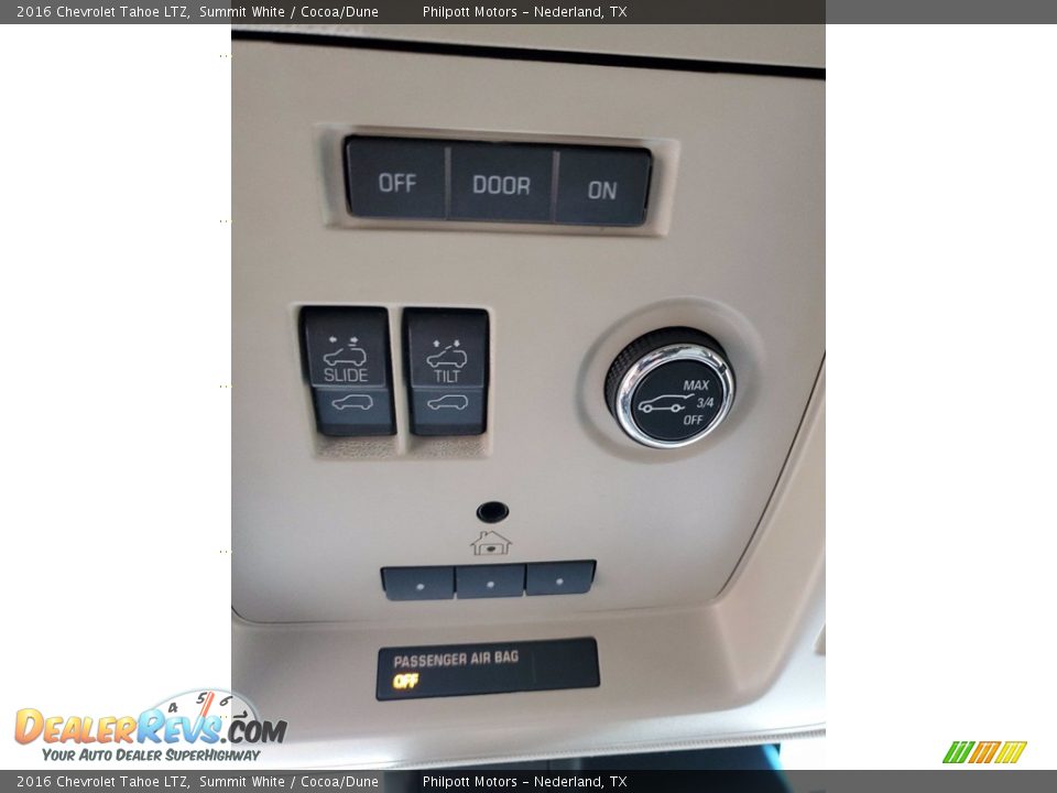 Controls of 2016 Chevrolet Tahoe LTZ Photo #30