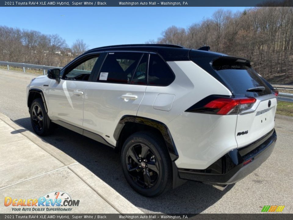 2021 Toyota RAV4 XLE AWD Hybrid Super White / Black Photo #2