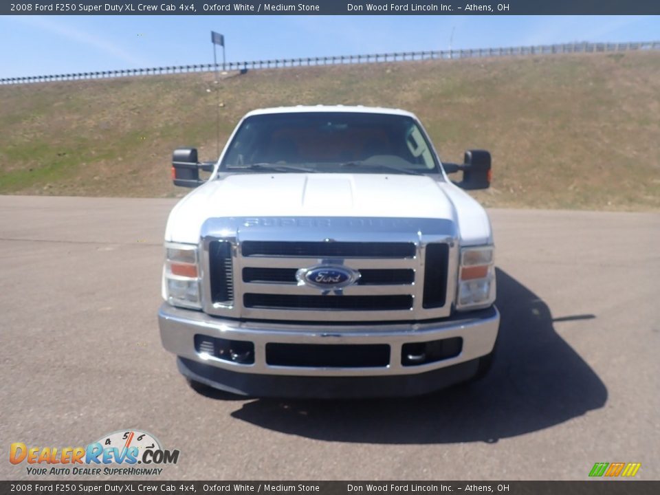 2008 Ford F250 Super Duty XL Crew Cab 4x4 Oxford White / Medium Stone Photo #4