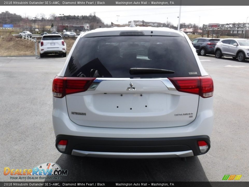 2018 Mitsubishi Outlander SE S-AWC Diamond White Pearl / Black Photo #7