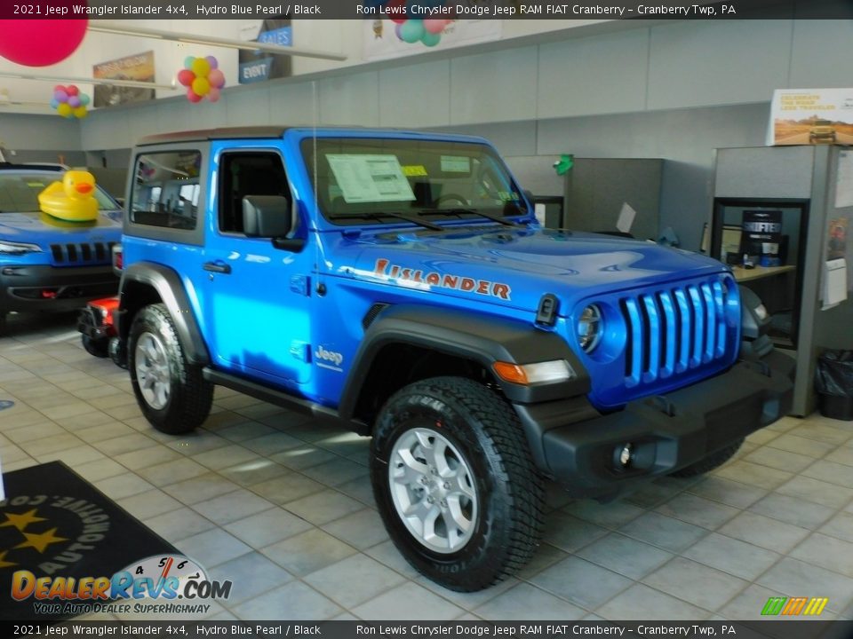 Front 3/4 View of 2021 Jeep Wrangler Islander 4x4 Photo #3