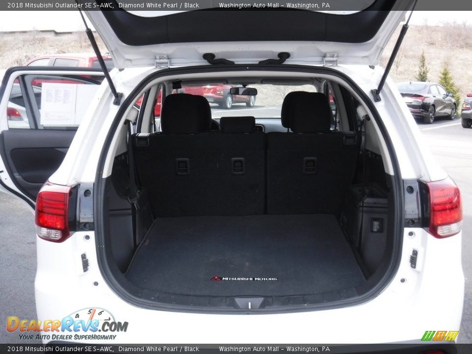 2018 Mitsubishi Outlander SE S-AWC Diamond White Pearl / Black Photo #24