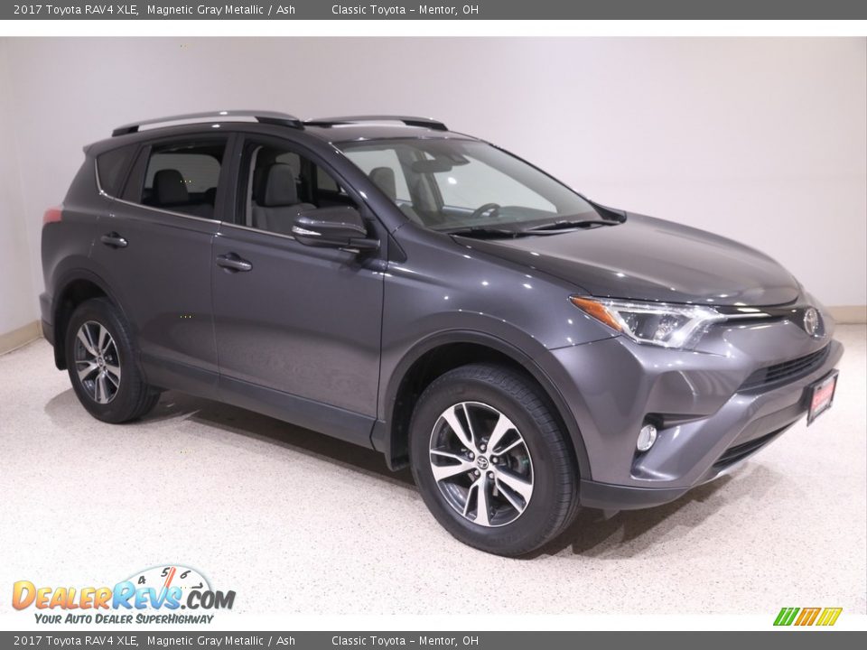 2017 Toyota RAV4 XLE Magnetic Gray Metallic / Ash Photo #1