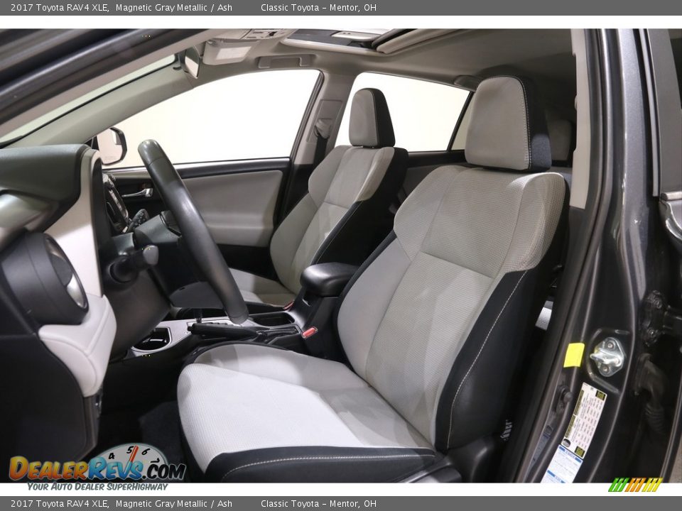 2017 Toyota RAV4 XLE Magnetic Gray Metallic / Ash Photo #5