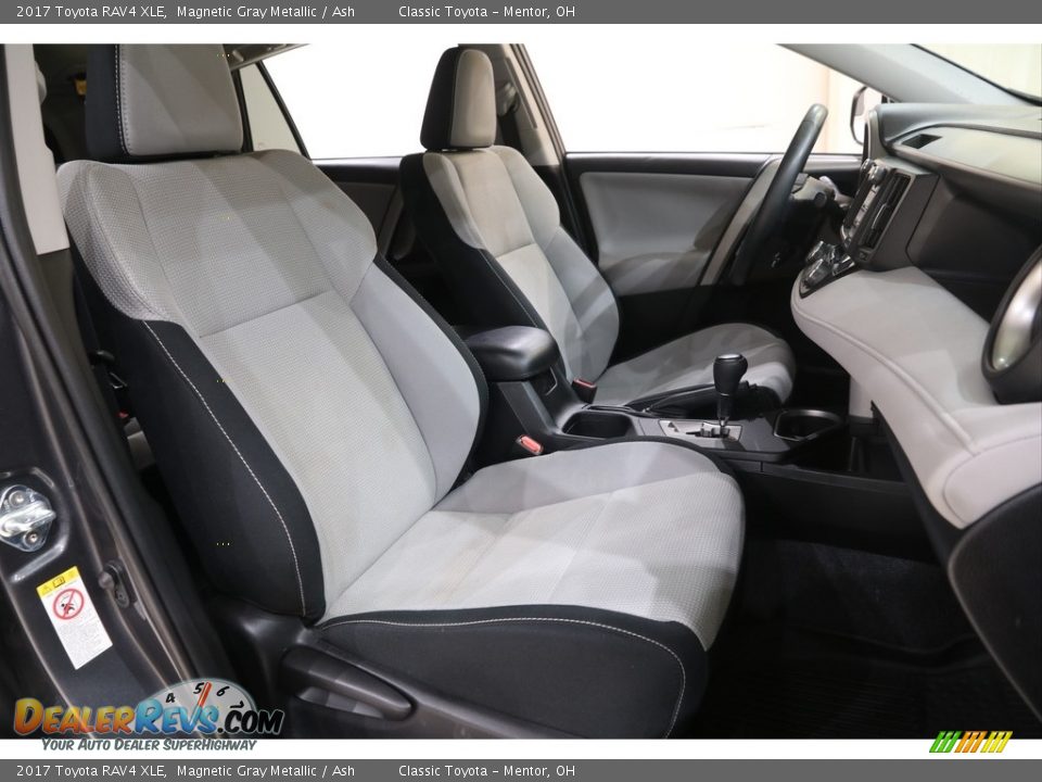 2017 Toyota RAV4 XLE Magnetic Gray Metallic / Ash Photo #15