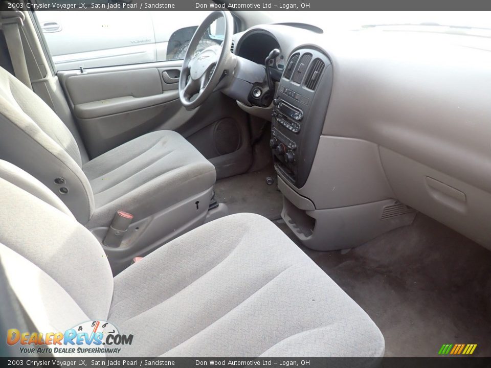 Front Seat of 2003 Chrysler Voyager LX Photo #18