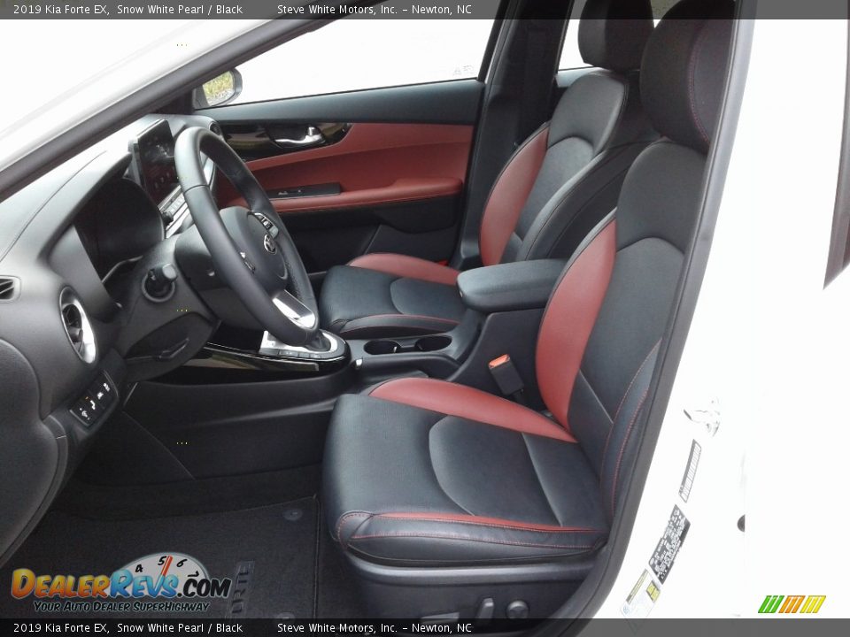 Front Seat of 2019 Kia Forte EX Photo #10