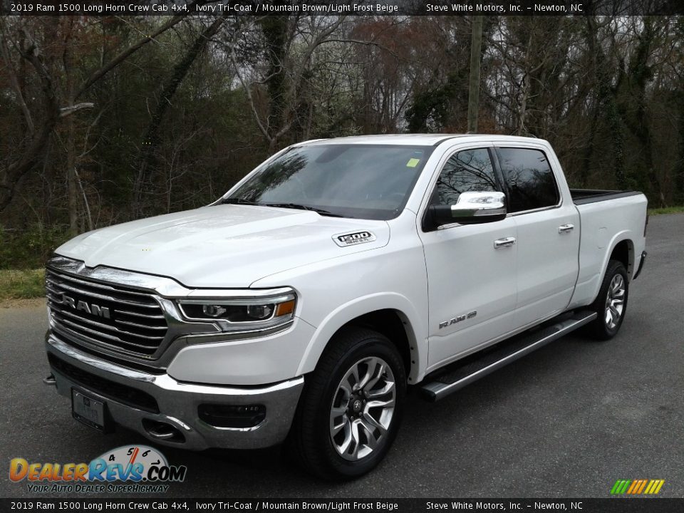 Front 3/4 View of 2019 Ram 1500 Long Horn Crew Cab 4x4 Photo #2