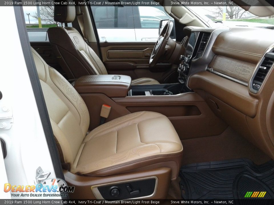 Front Seat of 2019 Ram 1500 Long Horn Crew Cab 4x4 Photo #18