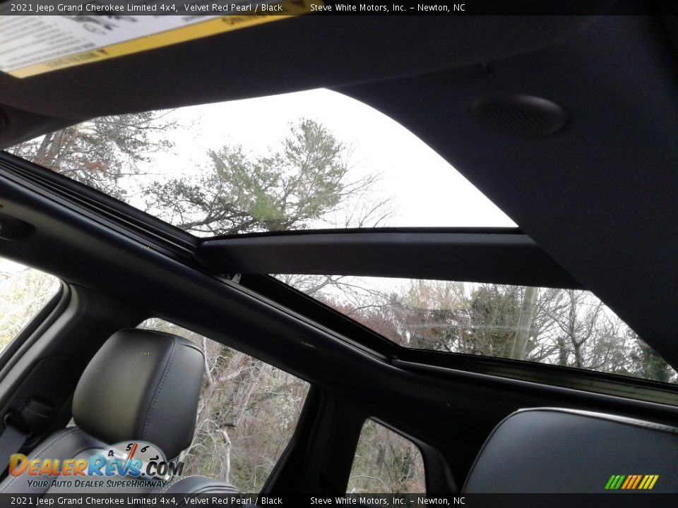 Sunroof of 2021 Jeep Grand Cherokee Limited 4x4 Photo #33