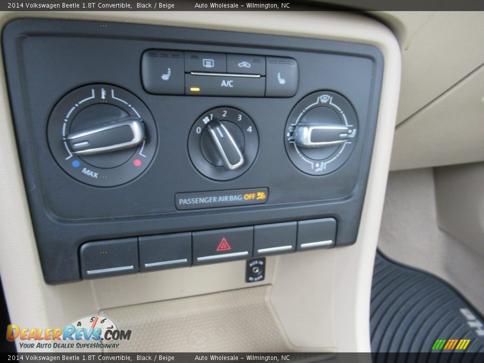 2014 Volkswagen Beetle 1.8T Convertible Black / Beige Photo #18