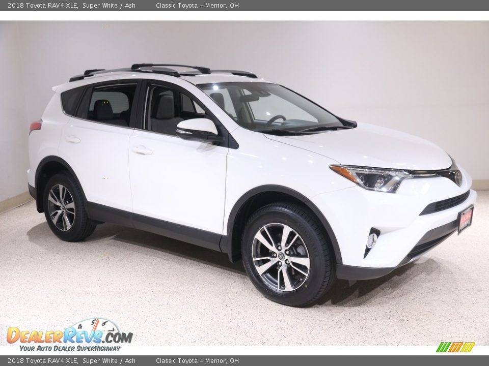 2018 Toyota RAV4 XLE Super White / Ash Photo #1