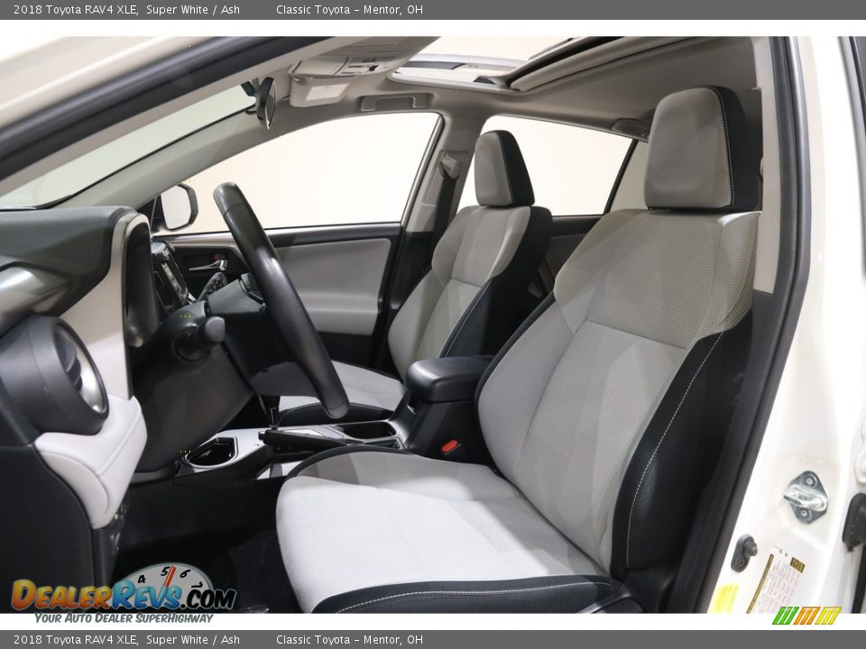 2018 Toyota RAV4 XLE Super White / Ash Photo #5
