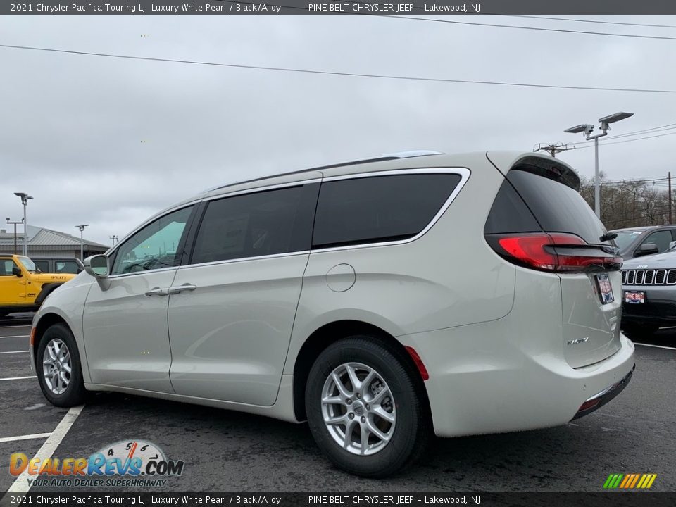 2021 Chrysler Pacifica Touring L Luxury White Pearl / Black/Alloy Photo #6
