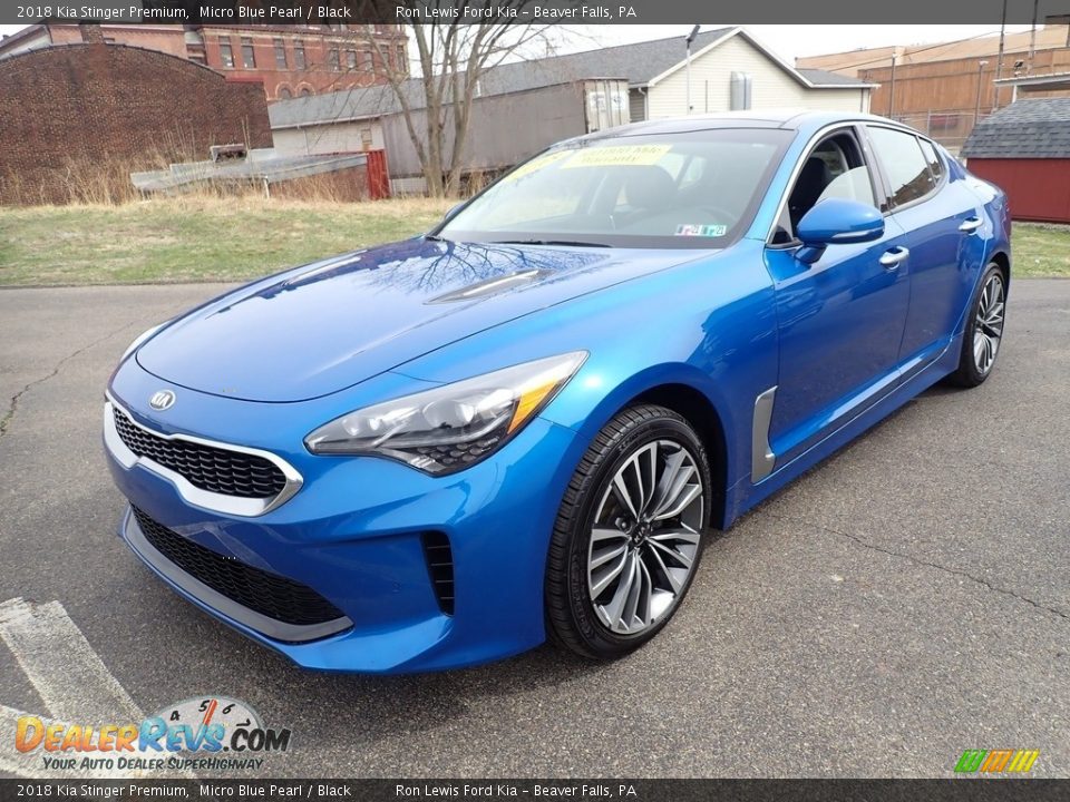 Front 3/4 View of 2018 Kia Stinger Premium Photo #5