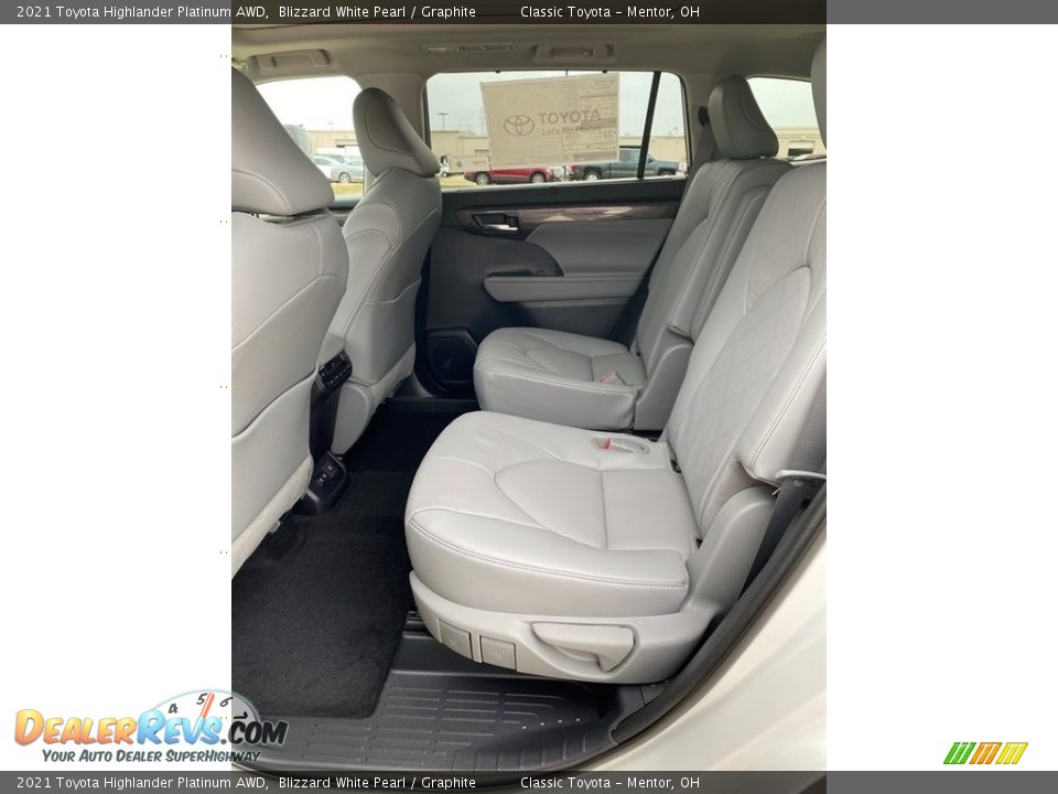 2021 Toyota Highlander Platinum AWD Blizzard White Pearl / Graphite Photo #3