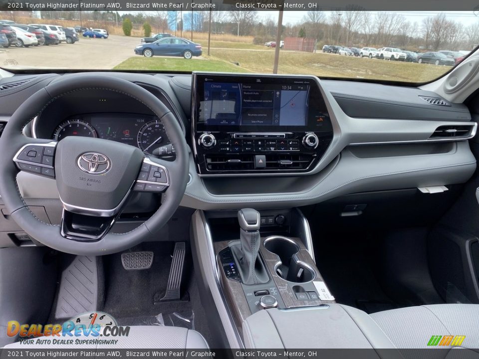 Dashboard of 2021 Toyota Highlander Platinum AWD Photo #4