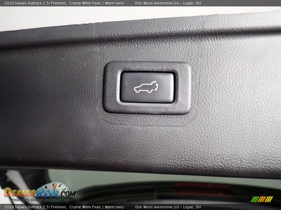 2019 Subaru Outback 2.5i Premium Crystal White Pearl / Warm Ivory Photo #16