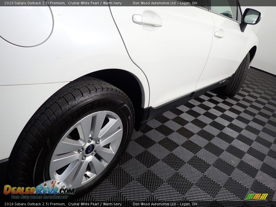 2019 Subaru Outback 2.5i Premium Crystal White Pearl / Warm Ivory Photo #18