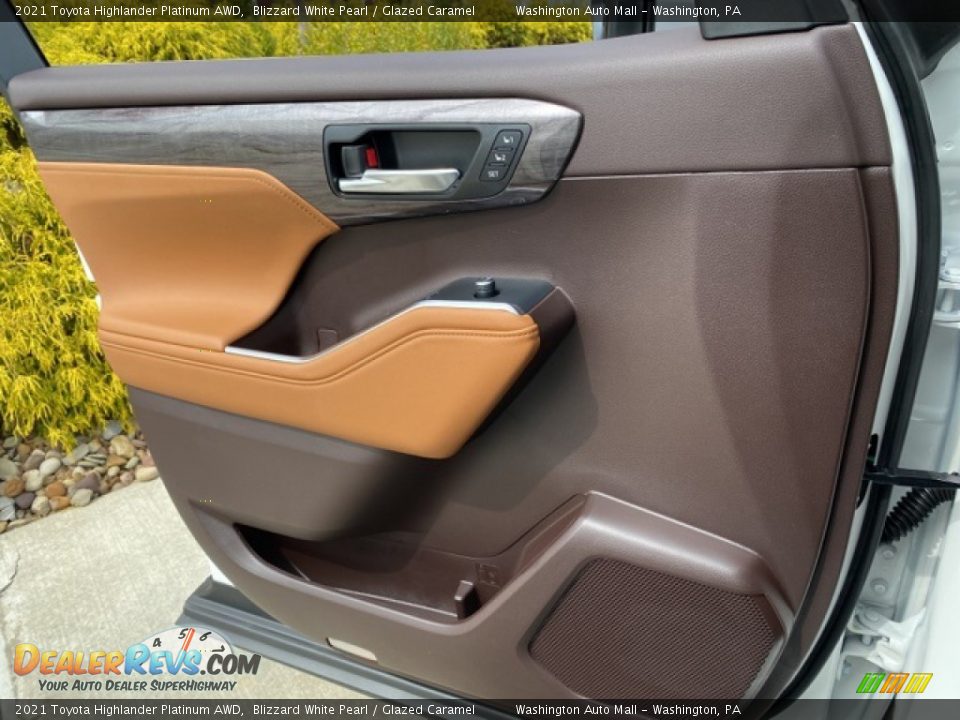 Door Panel of 2021 Toyota Highlander Platinum AWD Photo #24