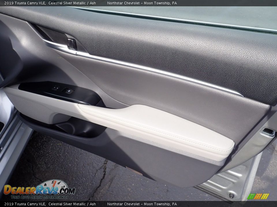 2019 Toyota Camry XLE Celestial Silver Metallic / Ash Photo #18